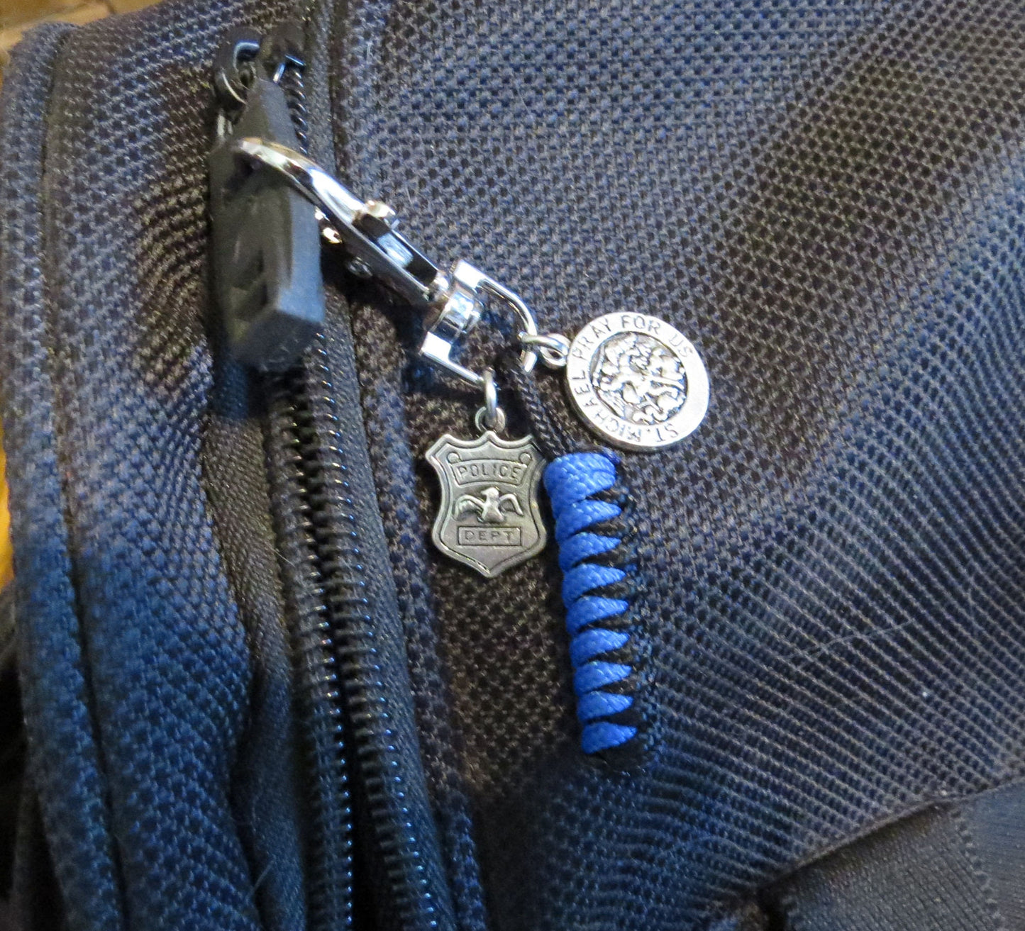 ST. Michael's Police Badge POLICE Officer Paracord Thin Blue Line Swivel Clasp Zipper Pull Gift